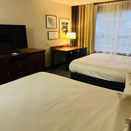 Harmony Inn & Suites Форт-Додж Экстерьер фото