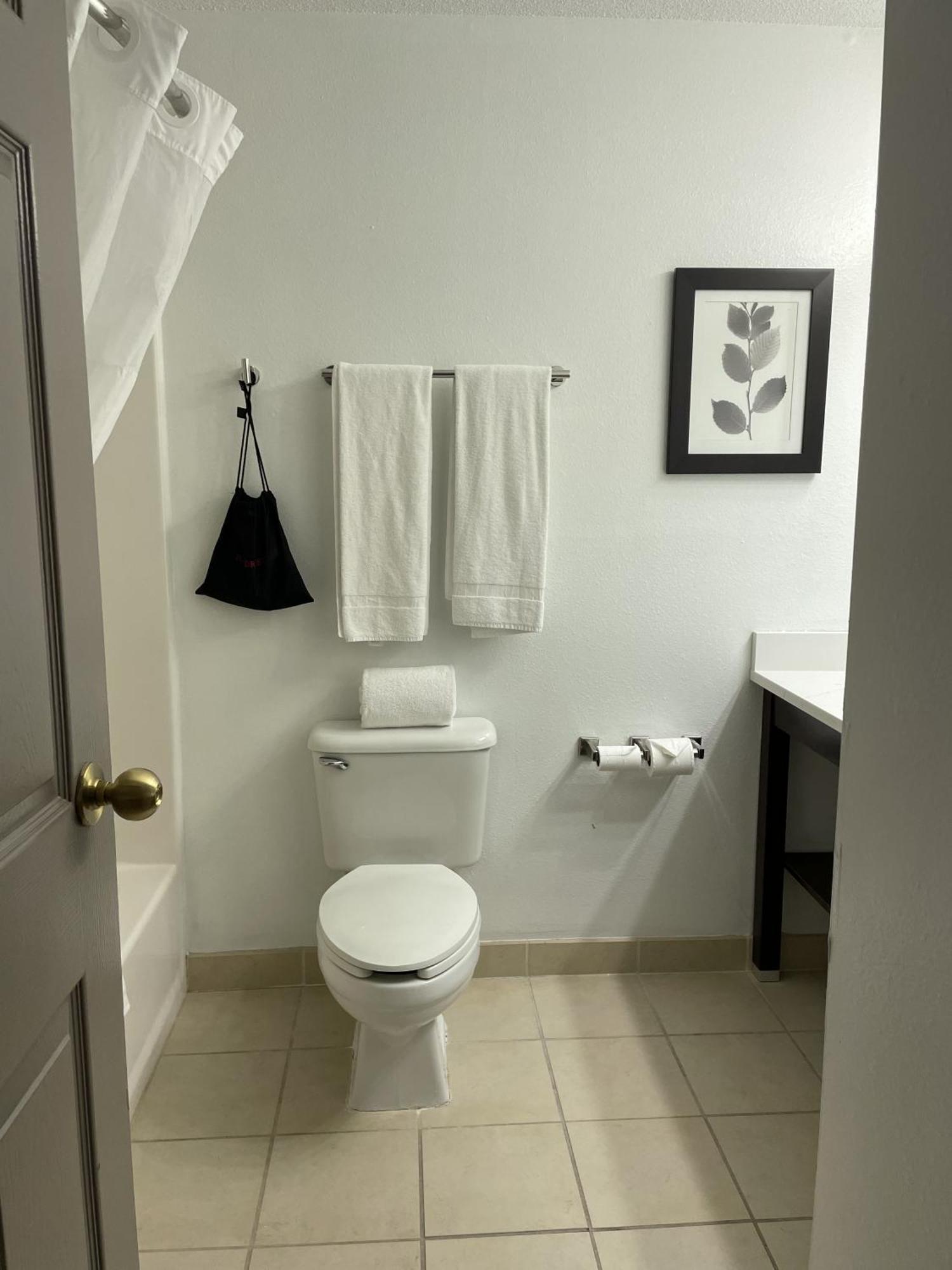 Harmony Inn & Suites Форт-Додж Экстерьер фото