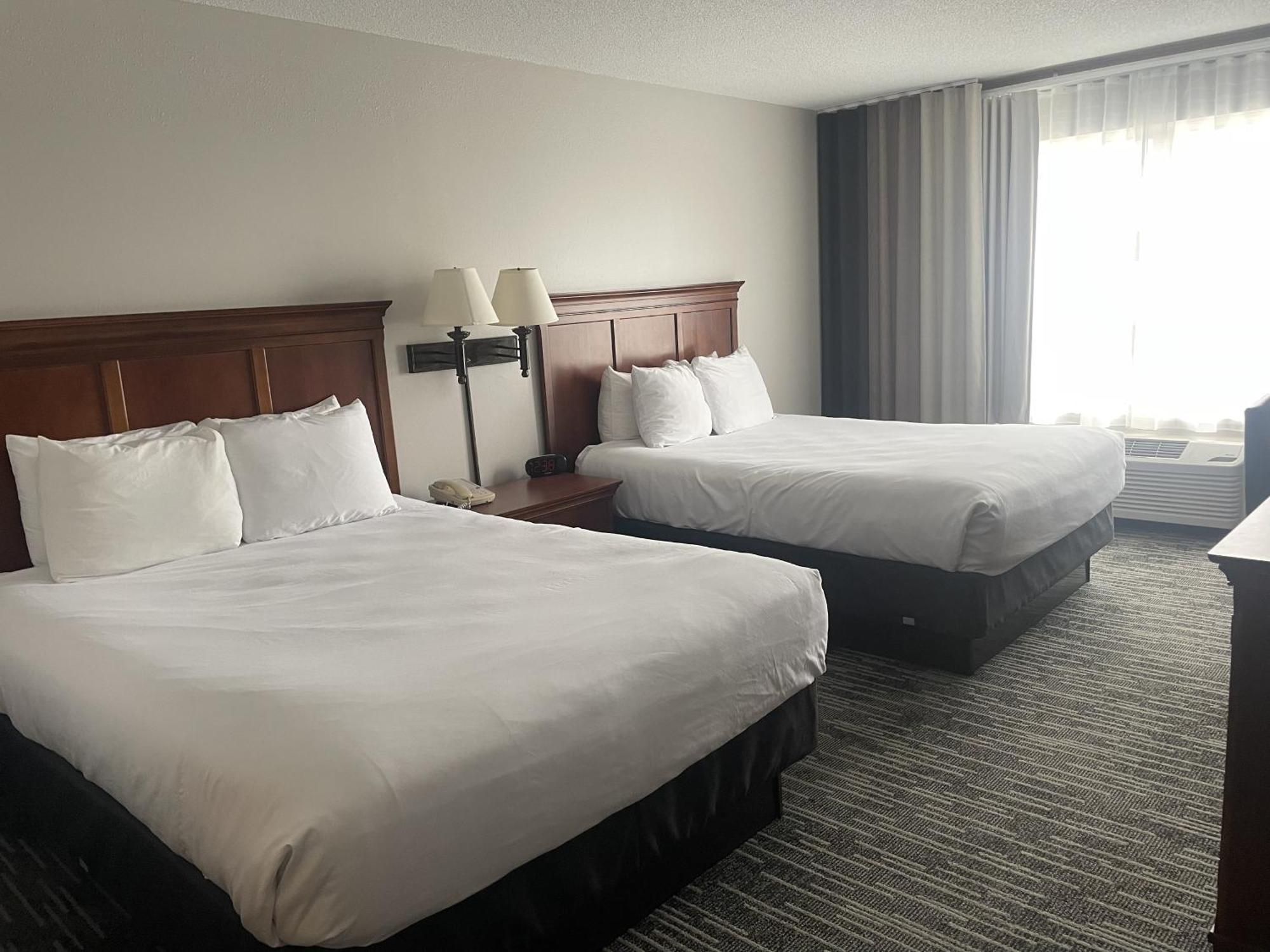Harmony Inn & Suites Форт-Додж Экстерьер фото