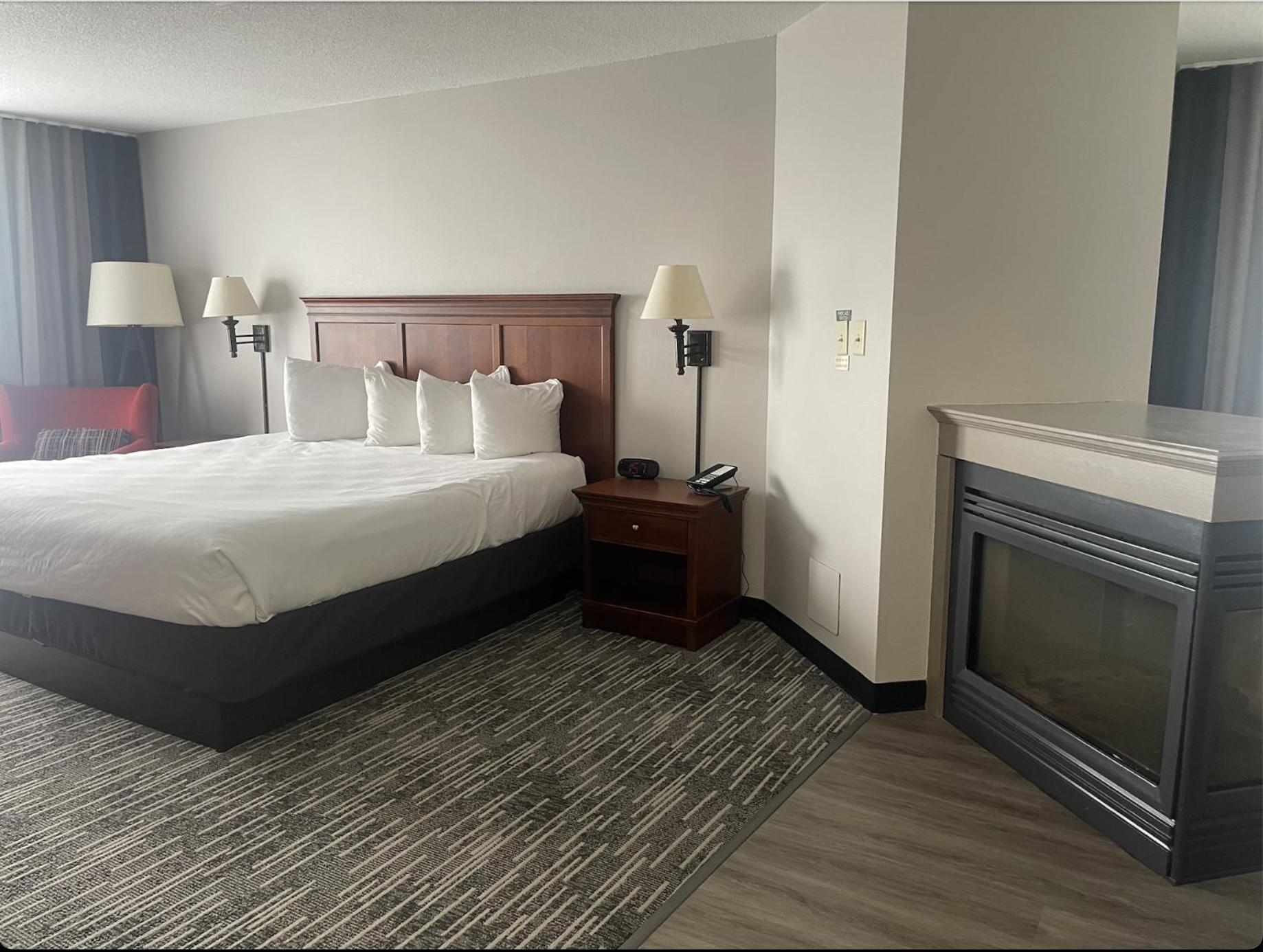 Harmony Inn & Suites Форт-Додж Экстерьер фото